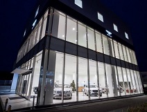 国内最大級「ベントレー福岡」がグランドオープン