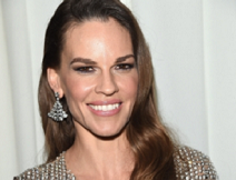 「エルトン・ジョン・エイズ基金」がブルガリとのパートナーシップを発表