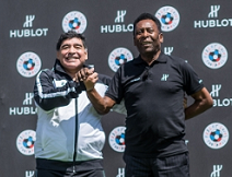 ペレとマラドーナがウブロの親善試合で対決