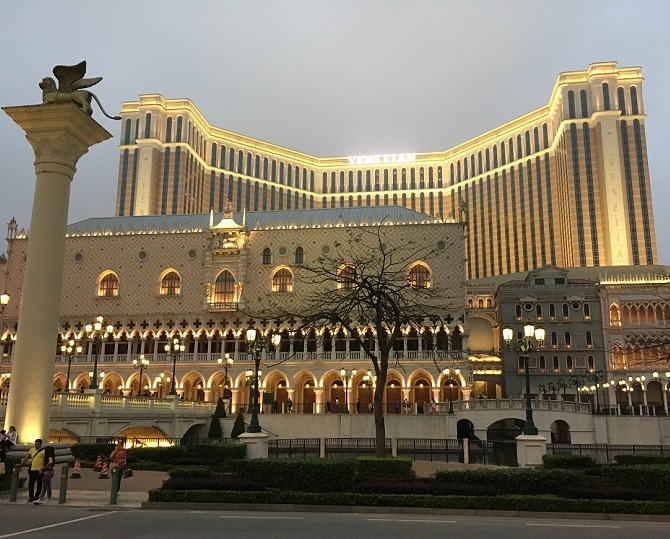 マカオ 1/3　<br>世界最大のカジノ都市マカオ