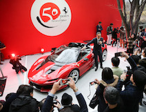 フェラーリが50周年式典で新モデルJ50を発表