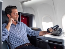 デルタ航空、ビジネスクラスにLSTNヘッドフォンを導入
