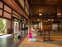 「ザ・リッツ・カールトン京都」琴演奏や寺院での“おつとめ体験”